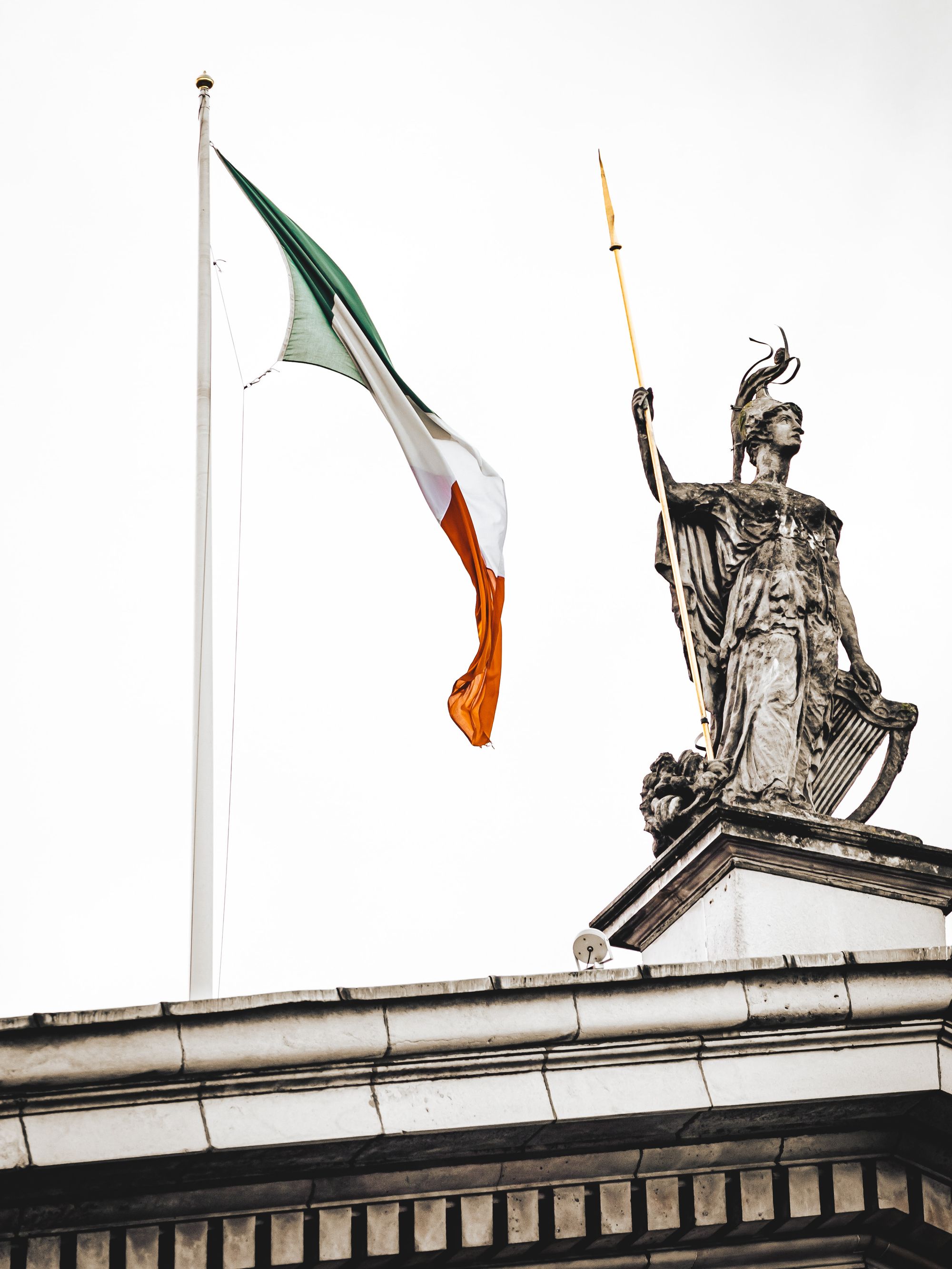 "Omvänd bevisbörda" när Irland inför ny hård lag mot främlingsfientlighet