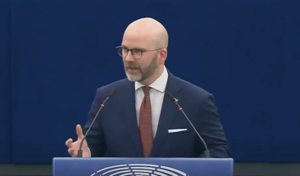 Charlie Weimers: Flytta asylprocessen utanför EU