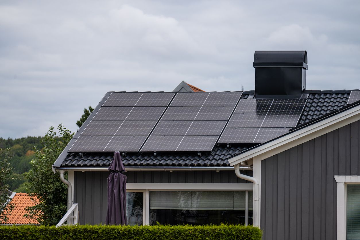 Fyra av fem solcellssystem i landet felinstallerade – utgör brandfara