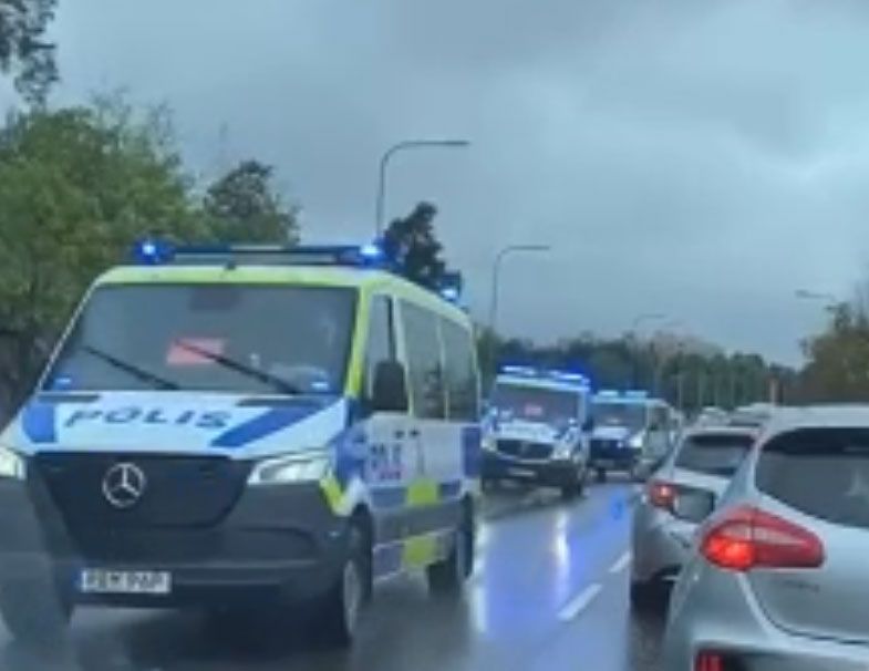 Poliser attackerades vid Järvafältet